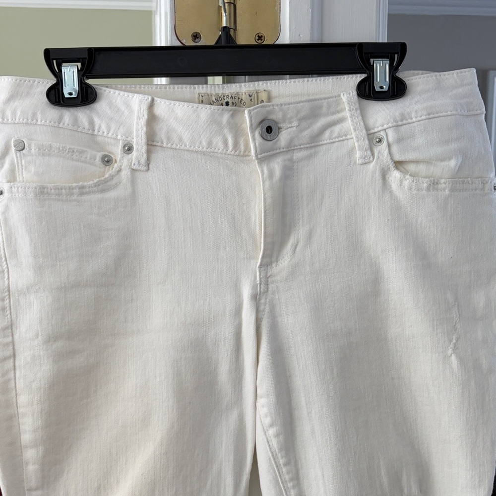 Lucky Brand Women's white distressed  Skinny ankle jeans